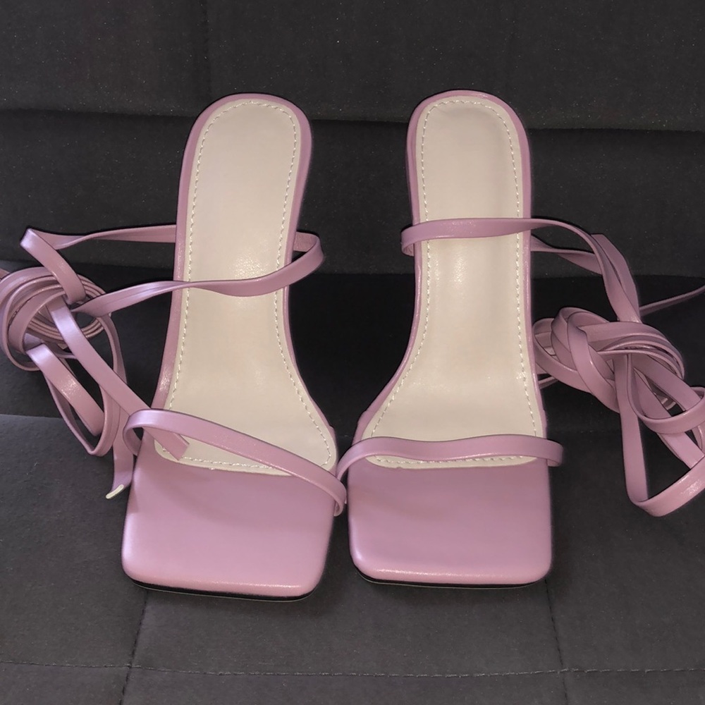 Brand New Lilac lace up w/clear heel size 36(US 6)